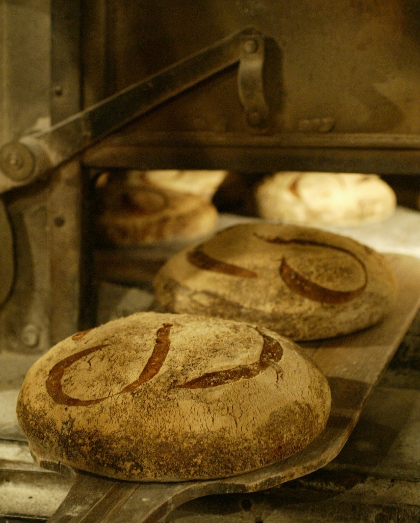 Poilâne bread coming out of the oven. © Maison Poilâne.